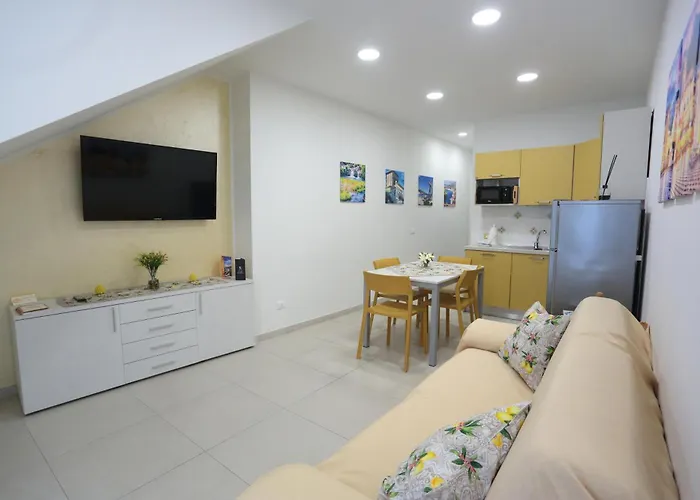 Kris Luxury Feriehus Giardini Naxos